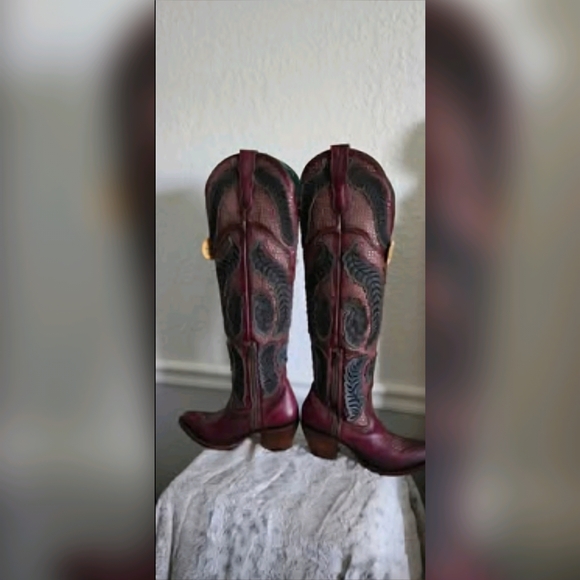 Taking Offers!!!!Corral Boots - Picture 7 of 9
